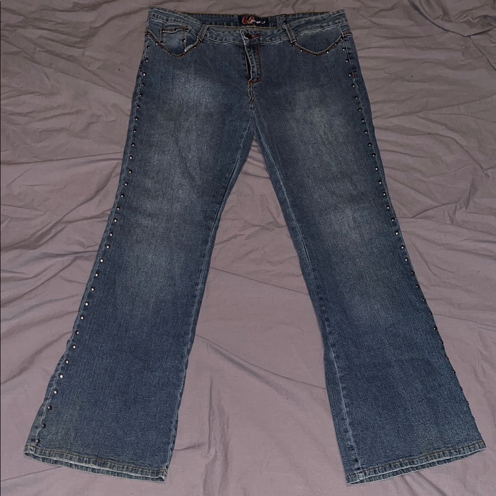 VINTAGE U JEANS Classic Denim Flare Jeans with Studded Detail